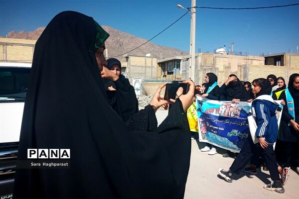 راهپیمایی یوم الله ۱۳ آبان با حضور گسترده مسئولان و دانش‌آموزان منطقه درودزن