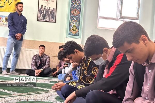 یادواره شهدا در دبیرستان ابن‌سینا رودهن