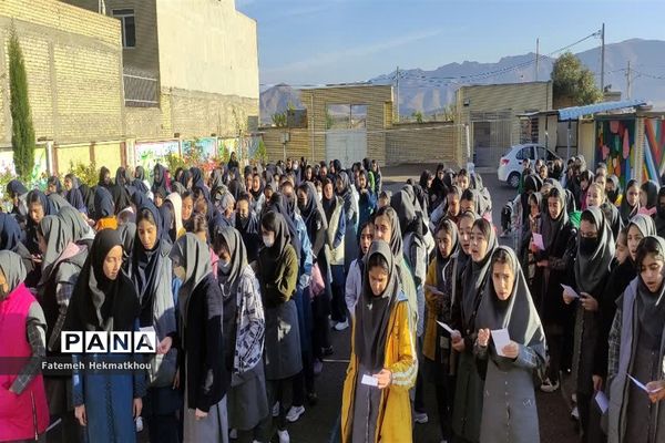 جشن بادکنک‌ها همزمان با گرامی‌داشت روز دانش‌آموز در آباده