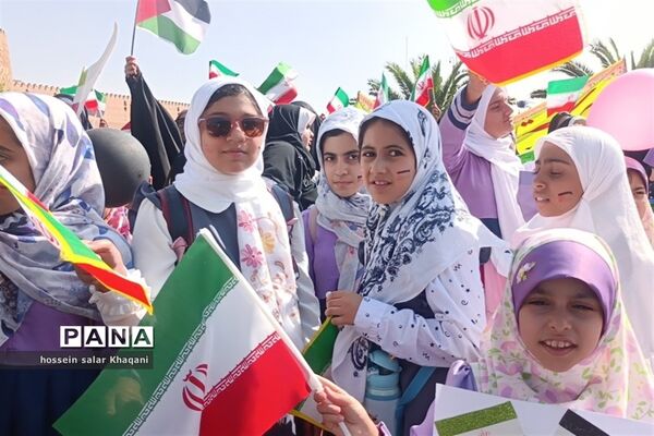 تجمع بزرگ ضد استکباری دانش‌آموزان در شیراز