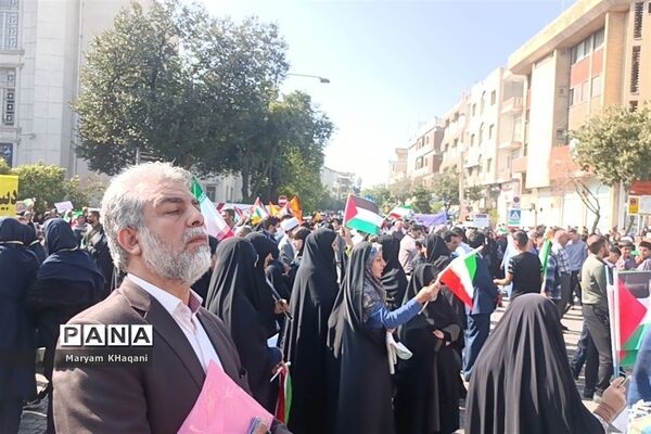 تجمع بزرگ ضد استکباری دانش‌آموزان در شیراز
