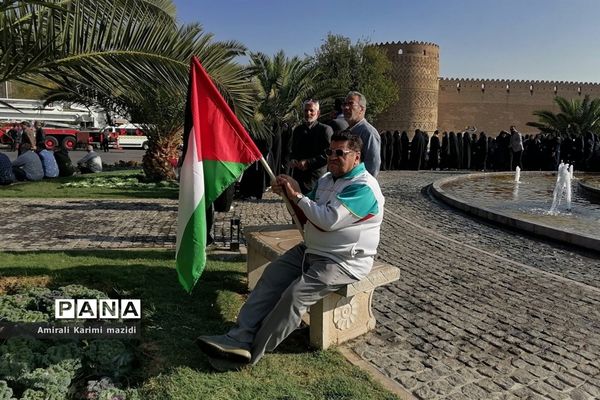 حضور پرشور دانش‌آموزان حماسه ساز شیرازی  در راهپیمایی یوم الله 13 آبان