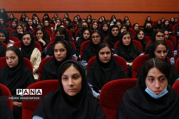 آیین تجلیل از رتبه‌های برتر کنکور ناحیه 2 بهارستان