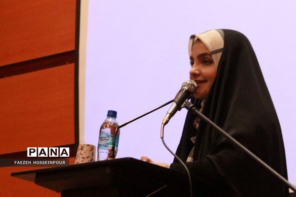 آیین تجلیل از رتبه‌های برتر کنکور ناحیه 2 بهارستان