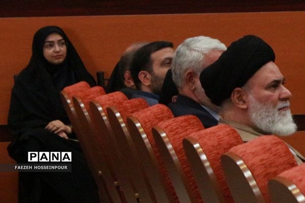 آیین تجلیل از رتبه‌های برتر کنکور ناحیه 2 بهارستان