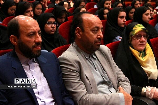 آیین تجلیل از رتبه‌های برتر کنکور ناحیه 2 بهارستان