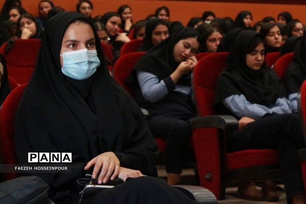 آیین تجلیل از رتبه‌های برتر کنکور ناحیه 2 بهارستان