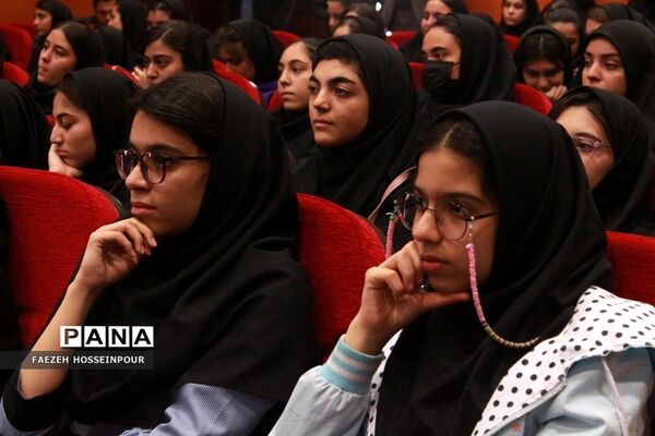 آیین تجلیل از رتبه‌های برتر کنکور ناحیه 2 بهارستان