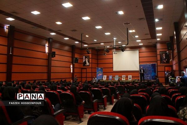 آیین تجلیل از رتبه‌های برتر کنکور ناحیه 2 بهارستان