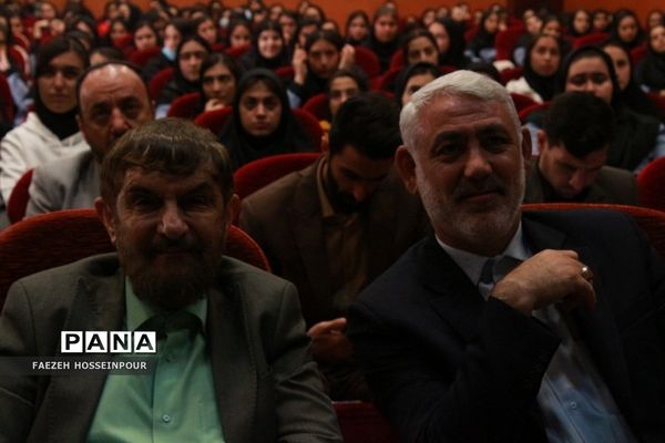 آیین تجلیل از رتبه‌های برتر کنکور ناحیه 2 بهارستان