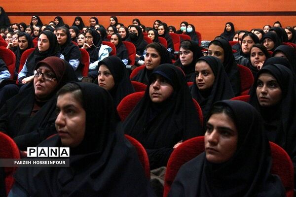 آیین تجلیل از رتبه‌های برتر کنکور ناحیه 2 بهارستان