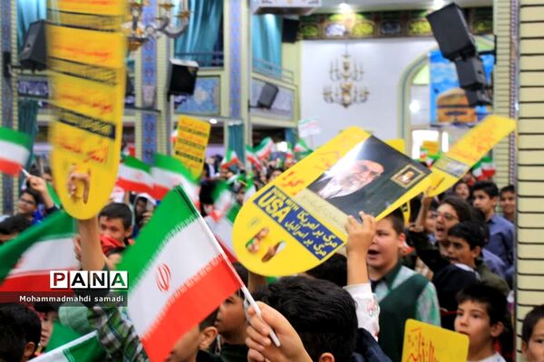 تجمع دانش‌آموزان انقلابی در مسجد جامع دلیجان