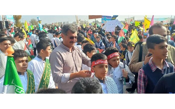 برگزاری راهپیمایی ۱۳آبان در شهرستان فلاورجان/فیلم