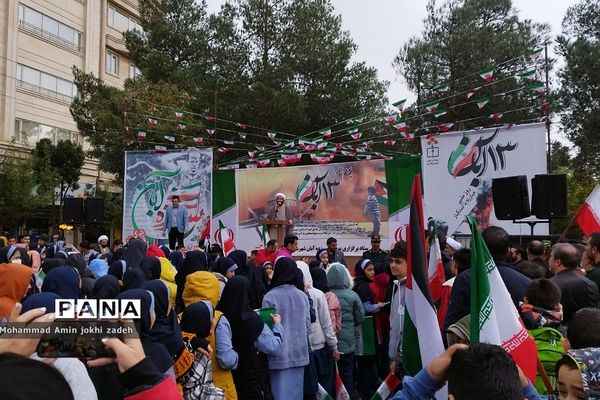 راهپیمایی روز دانش‌آموز 13 آبان در شهرستان رباط‌کریم