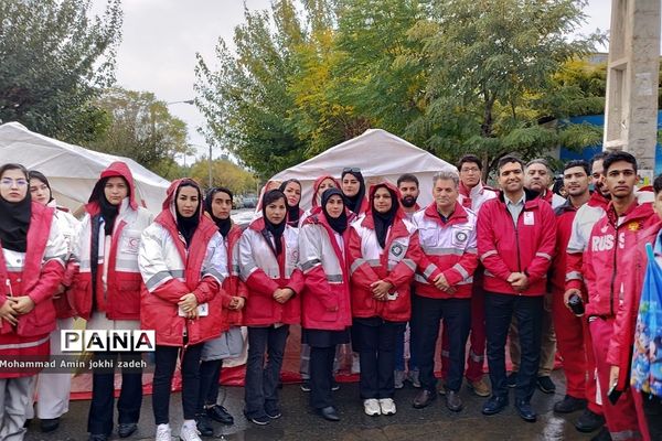 راهپیمایی روز دانش‌آموز 13 آبان در شهرستان رباط‌کریم