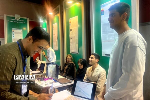 غرفه دانش‌آموز پژوهشگر کهریزک در نمایشگاه بین‌المللی نانو