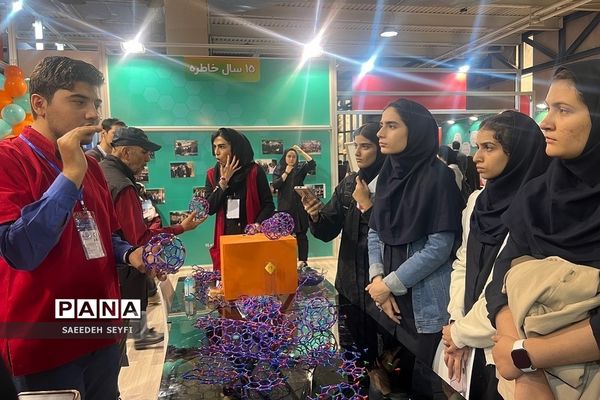 غرفه دانش‌آموز پژوهشگر کهریزک در نمایشگاه بین‌المللی نانو