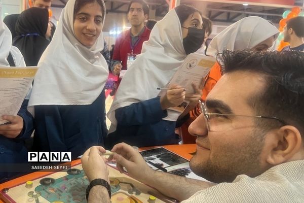 غرفه دانش‌آموز پژوهشگر کهریزک در نمایشگاه بین‌المللی نانو