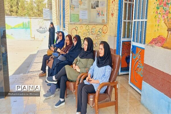 جشن روز دانش‌آموز در دبستان امام رضا(ع)