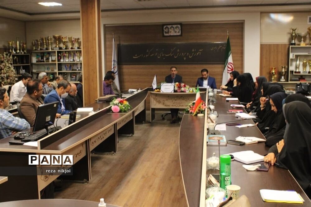 جلسه تخصصی مدیران ابتدایی ناحیه یک بهارستان