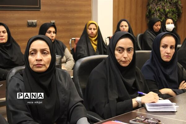 جلسه تخصصی مدیران ابتدایی ناحیه یک بهارستان