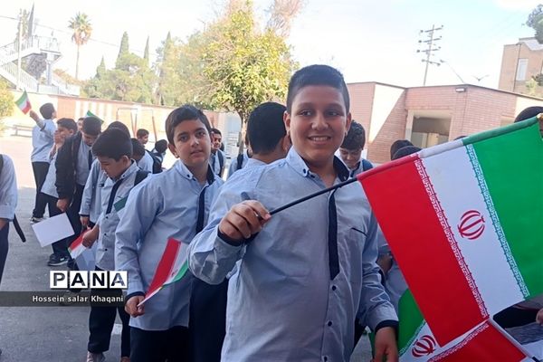 طنین شعار مرگ بر آمریکا در کلاس‌های درس دبستان معارف۶