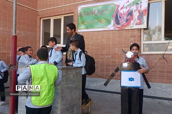 طنین شعار مرگ بر آمریکا در کلاس‌های درس دبستان معارف۶