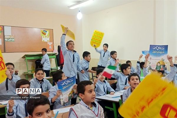 طنین شعار مرگ بر آمریکا در کلاس‌های درس دبستان معارف۶