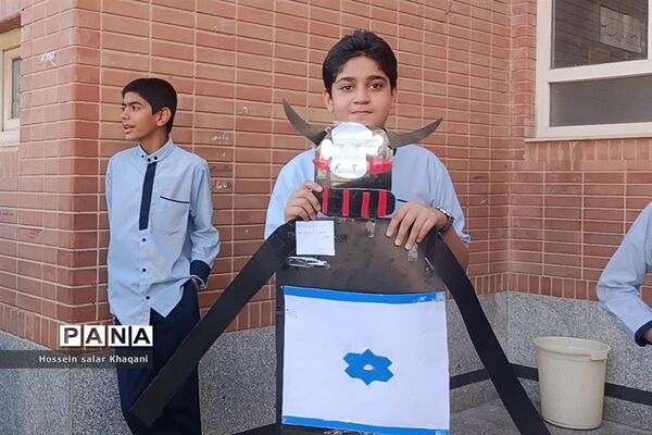 طنین شعار مرگ بر آمریکا در کلاس‌های درس دبستان معارف۶