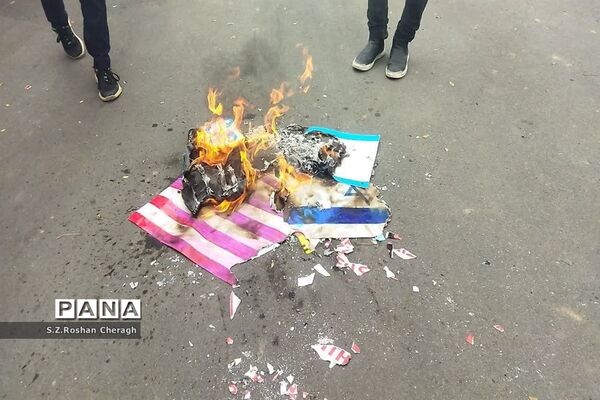فریادهای کوبنده مردم شهر دستجرد خلجستان قم در راهپیمایی 13 آبان