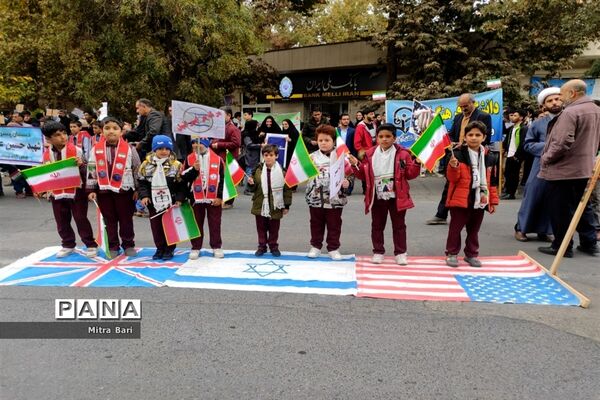 راهپیمایی مردم نیشابور در روز ۱۳ آبان