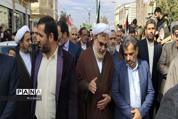 تجدید میثاق مردم جعفریه قم با آرمان‌های انقلاب در راهپیمایی13 آبان