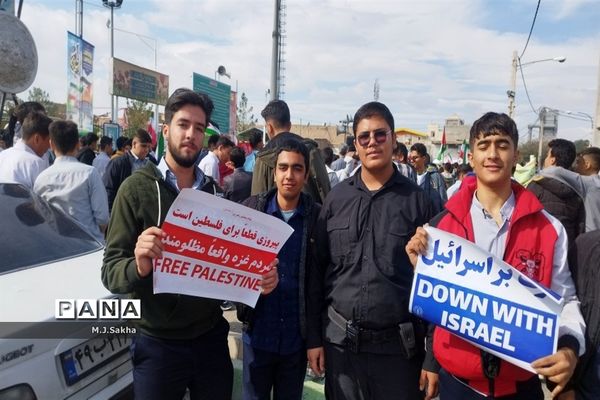 تجدید میثاق مردم جعفریه قم با آرمان‌های انقلاب در راهپیمایی13 آبان