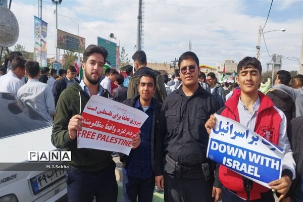 تجدید میثاق مردم جعفریه قم با آرمان‌های انقلاب در راهپیمایی13 آبان