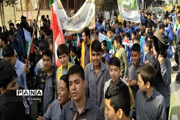 تجدید میثاق مردم جعفریه قم با آرمان‌های انقلاب در راهپیمایی13 آبان