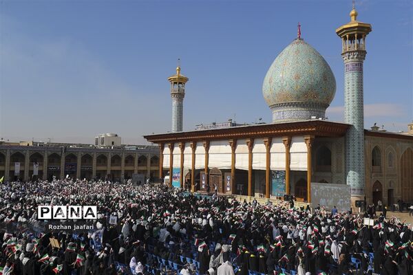 حضور با شکوه دانش‌آموزان شیرازی در حمایت از مردم مظلوم غزه