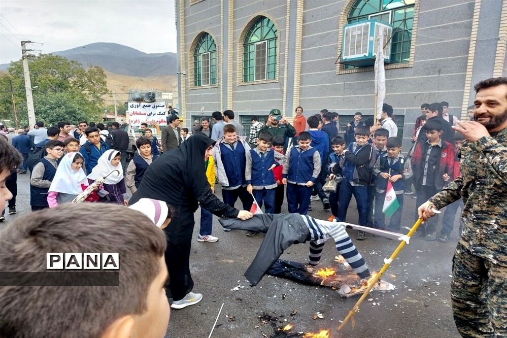 حضور دانش‌آموزان طارمی در راهپیمایی ۱۳آبان
