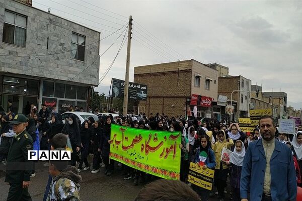 حضور دانش‌آموزان طارمی در راهپیمایی ۱۳آبان