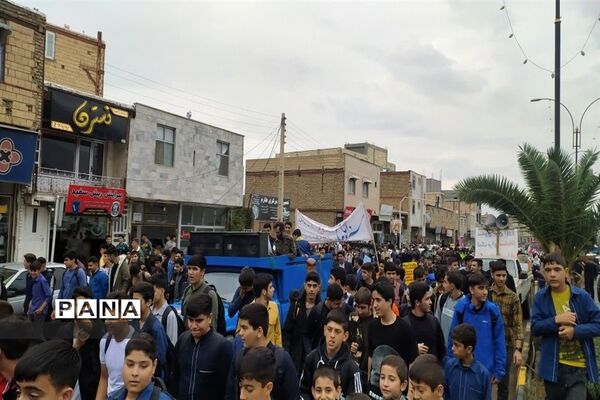 حضور دانش‌آموزان طارمی در راهپیمایی ۱۳آبان