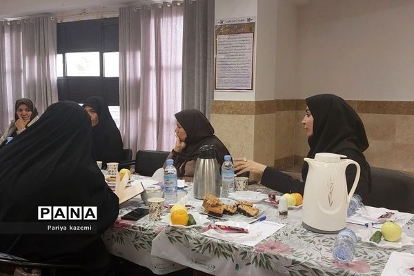 جلسه هم‌اندیشی و هماهنگی مدیران متوسطه دوم در آموزش و پرورش رودهن
