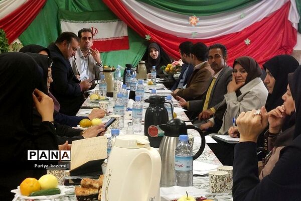 جلسه هم‌اندیشی و هماهنگی مدیران متوسطه دوم در آموزش و پرورش رودهن