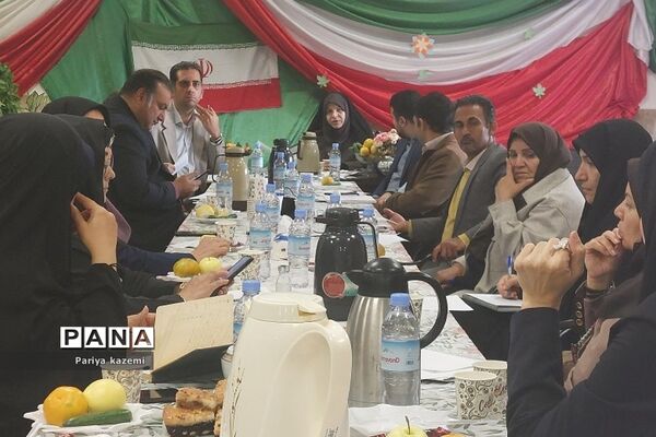 جلسه هم‌اندیشی و هماهنگی مدیران متوسطه دوم در آموزش و پرورش رودهن