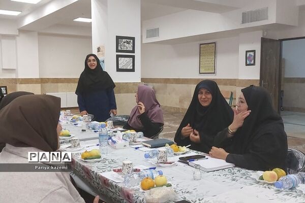 جلسه هم‌اندیشی و هماهنگی مدیران متوسطه دوم در آموزش و پرورش رودهن