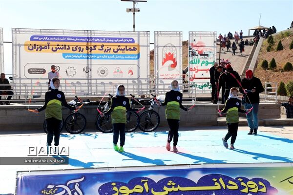 همایش بزرگ کوه‌روی دانش‌آموزان گرامیداشت روز دانش‌آموز و  ۱۰ هزار شهید استان آذربایجان شرقی