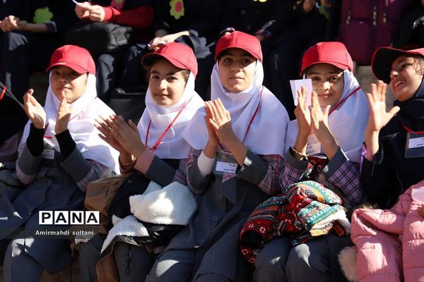 همایش بزرگ کوه‌روی دانش‌آموزان گرامیداشت روز دانش‌آموز و  ۱۰ هزار شهید استان آذربایجان شرقی
