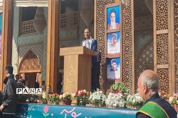 حضور 12 هزار نفر از دانش‌آموزان در حرم مطهر شاهچراغ (ع)