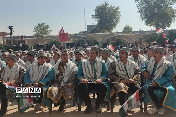 حضور 12 هزار نفر از دانش‌آموزان در حرم مطهر شاهچراغ (ع)
