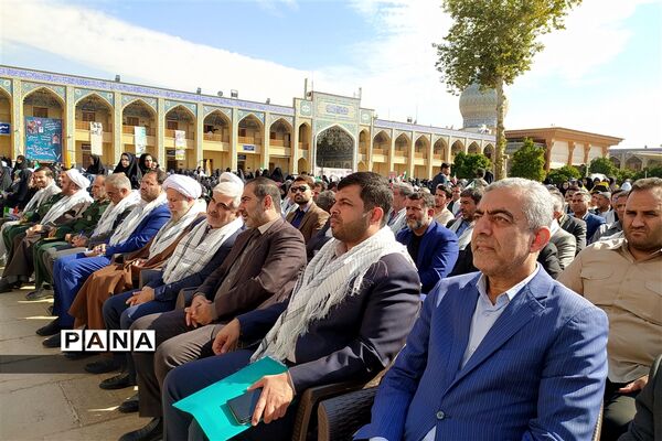 اجتماع چند هزار نفری دانش‌‌آموزان در حرم شاهچراغ (ع)