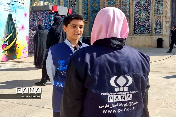 امضای‌ نامه به نوجوانان فلسطینی توسط دانش‌آموزان شیرازی در یادواره شهدای دانش‌آموز