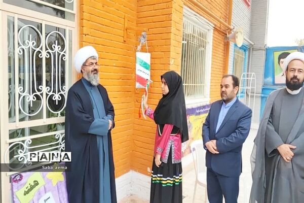 نواختن زنگ فرهنگ عمومی در دبیرستان شاهد مطهره کاشمر